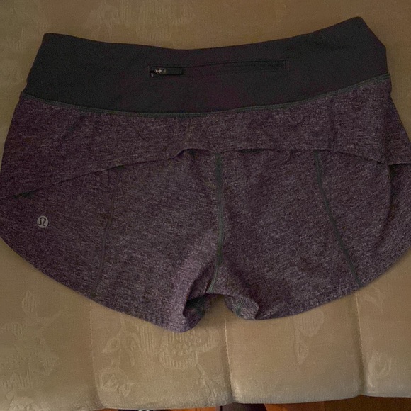 Lululemon Women’s shorts two tone gray - Picture 3 of 5